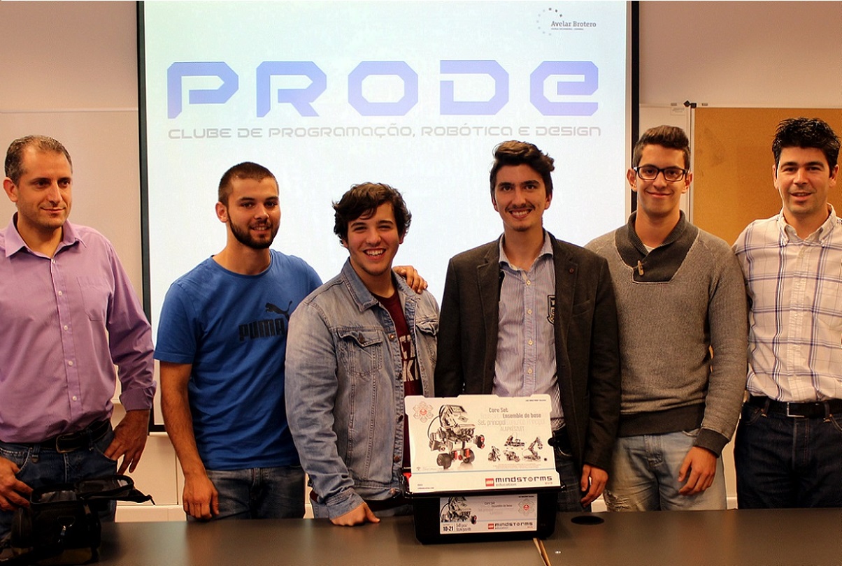 Clubes de Programação e Robótica DGE